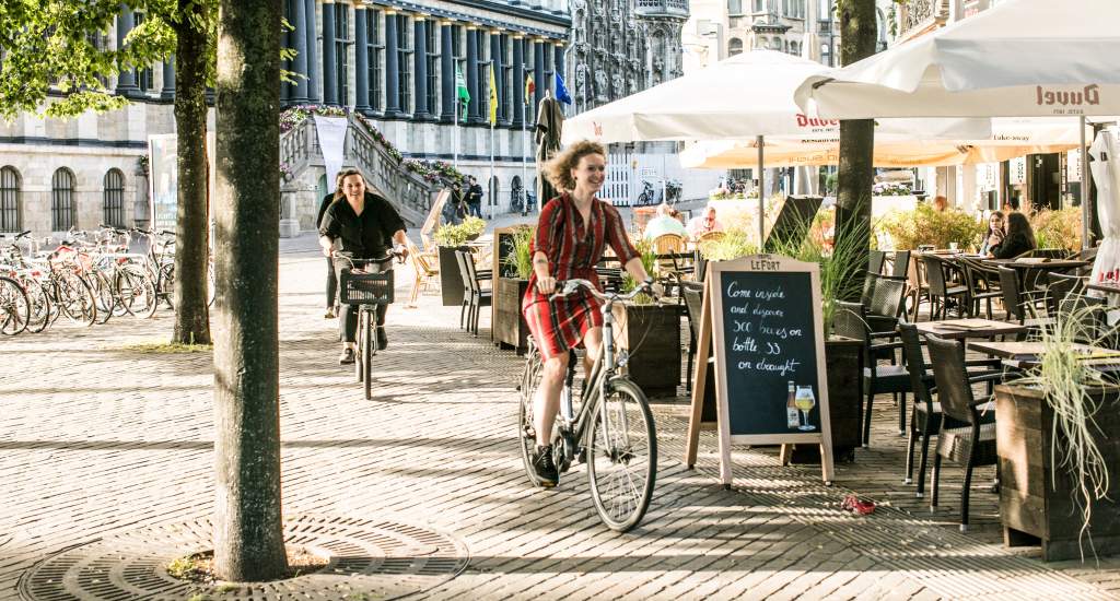 Fietsen in Gent (Baja Bikes Gent), foto met dank aan Bas Bogaerts © Stad Gent-Dienst Toerisme Fietsen in Gent (Baja Bikes Gent), foto met dank aan Bas Bogaerts © Stad Gent-Dienst Toerisme