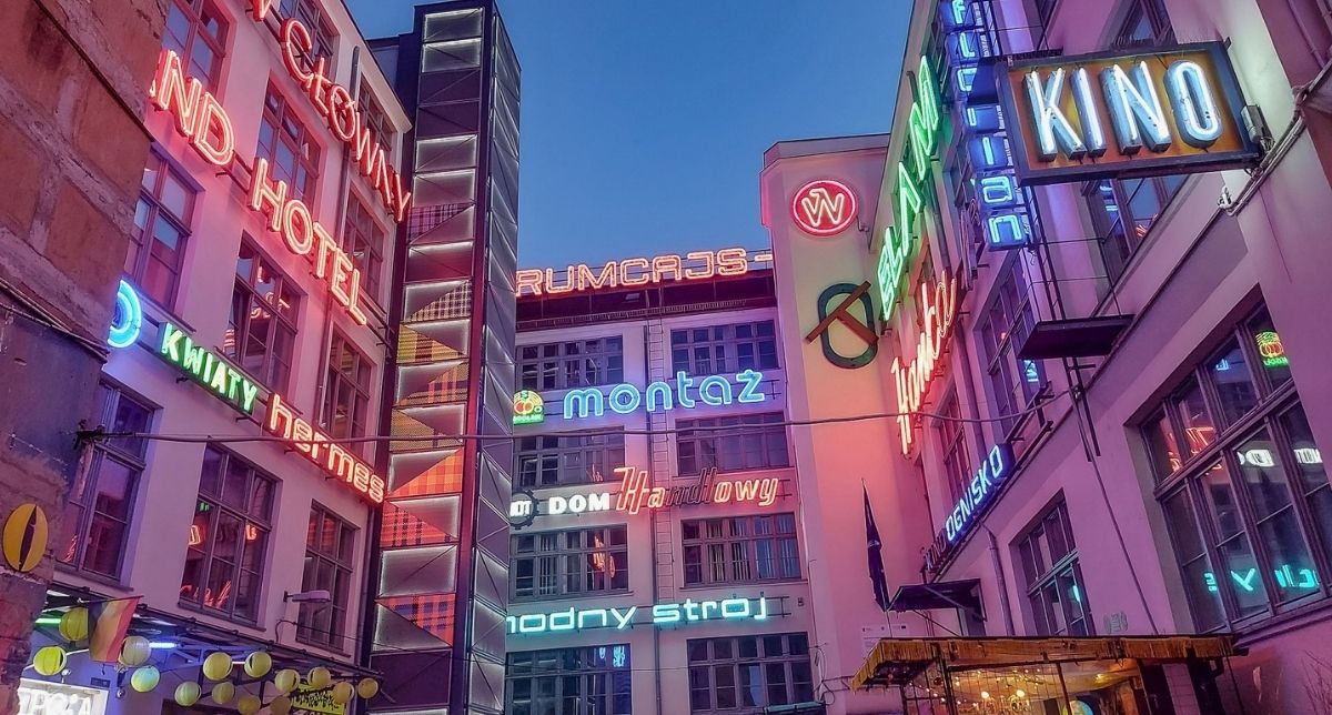Bezienswaardigheden Wroclaw, Galeria Neon Side | Mooistestedentrips.nl Bezienswaardigheden Wroclaw, Galeria Neon Side | Mooistestedentrips.nl