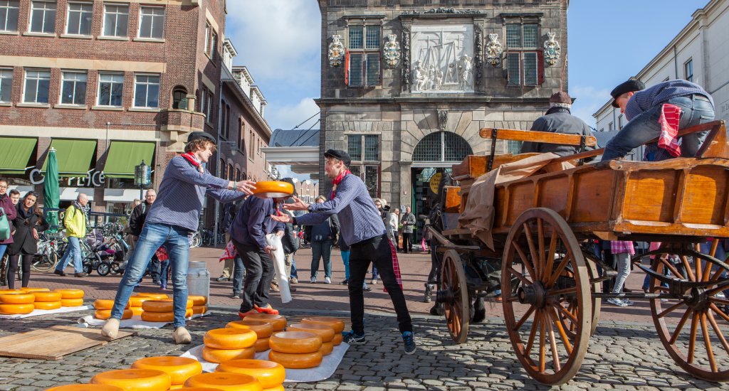 Wat te doen in Gouda, Kaasmarkt Gouda | Mooistestedentrips.nl