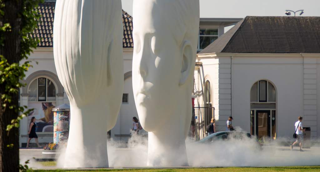 11 fountains, LOVE. Foto met dank aan foto: Hoge Noorden / Jacob van Essen 11 fountains, LOVE. Foto met dank aan foto: Hoge Noorden / Jacob van Essen