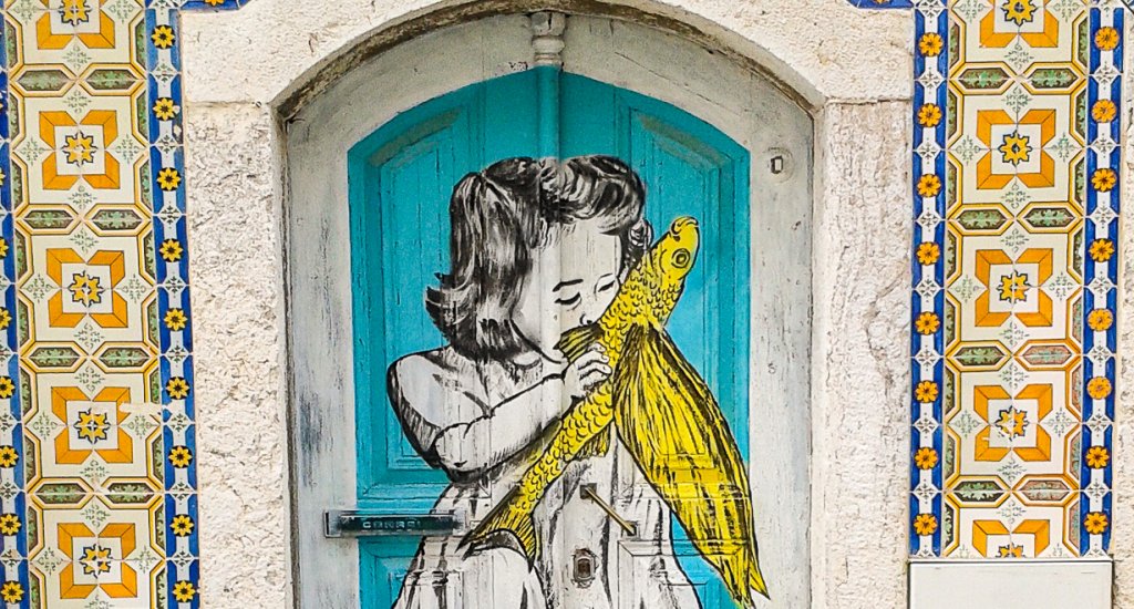 Street art in Sesimbra, Portugal | Mooistestedentrips.nl