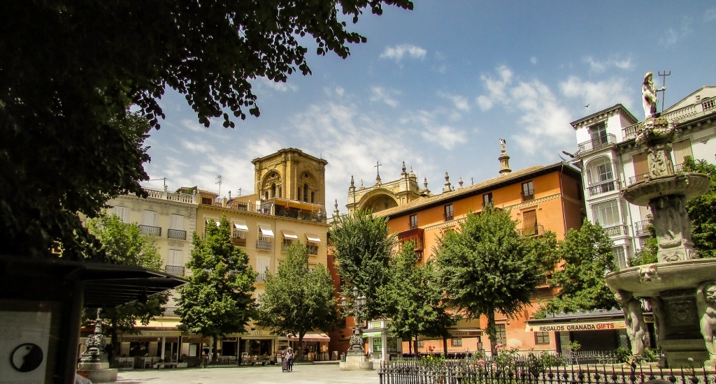 Bezienswaardigheden Granada, Spanje: Plaza Bib-Rambla | Mooistestedentrips.nl