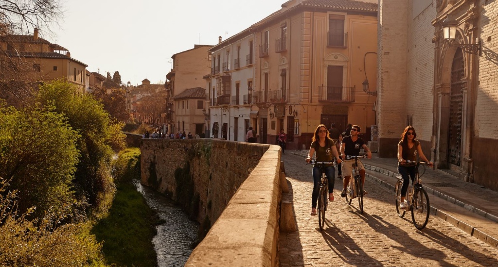 Fietsen in Granada (foto met dank aan Six thrills) | Mooistestedentrips.nl