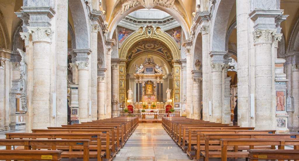 Bekende bezienswaardigheden Rome: Basilica Santa Maria del Popolo | Mooistestedentrips.nl