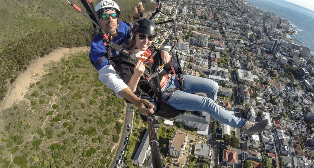 Wat te doen in Kaapstad? Paragliding in Kaapstad, foto: Esther de Beer