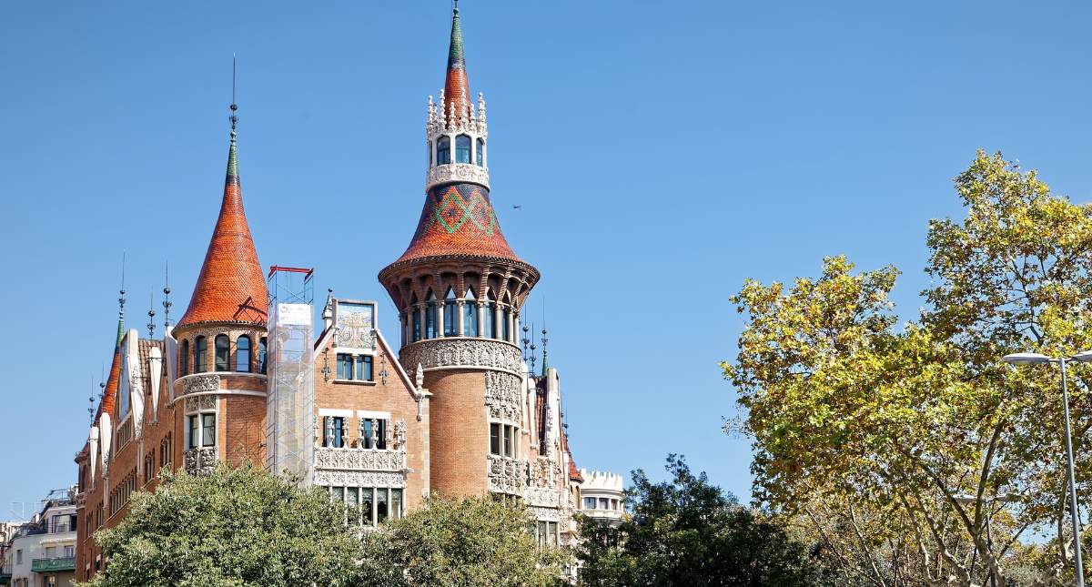 Onbekende bezienswaardigheden Barcelona: Casa de les Punxes | Mooistestedentrips.nl