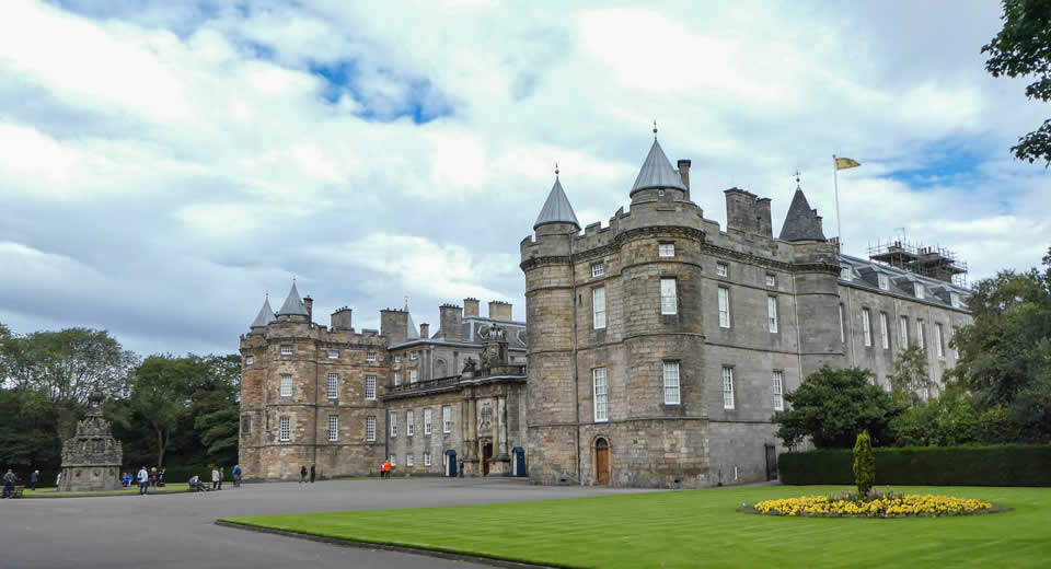 Bezienswaardigheden Edinburgh: Palace of Holyroodhouse | Mooistestedentrips.nl