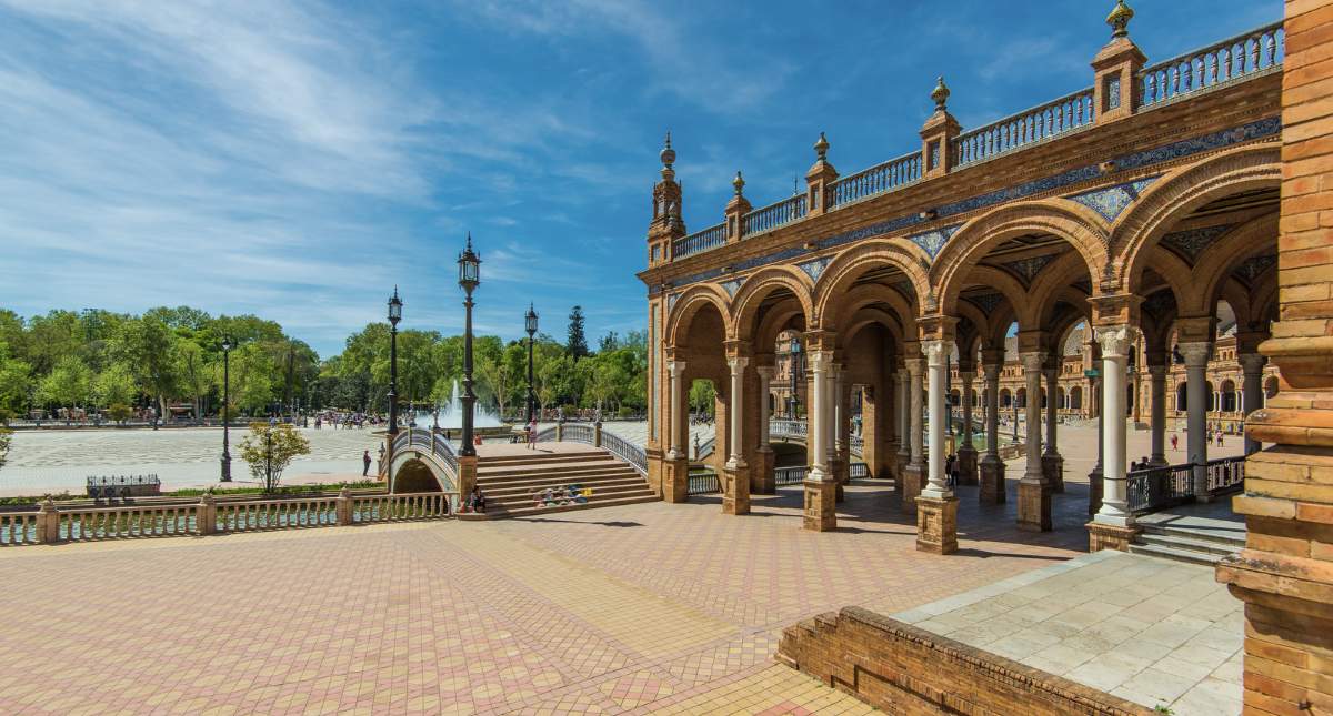 Bezienswaardigheden Sevilla: Plaza de España | Mooistestedentrips.nl