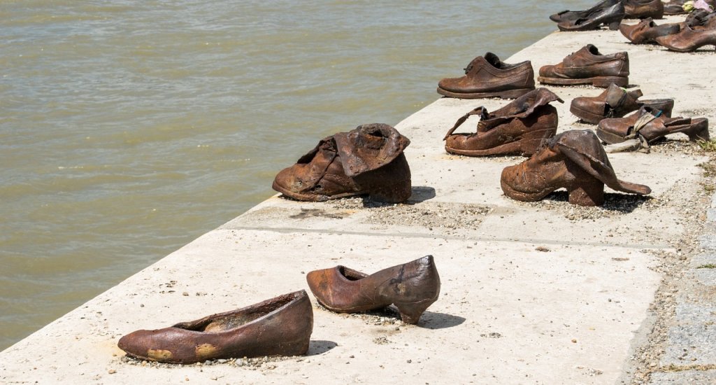 Bezienswaardigheden Boedapest: Shoes on the Danube | Mooistestedentrips.nl