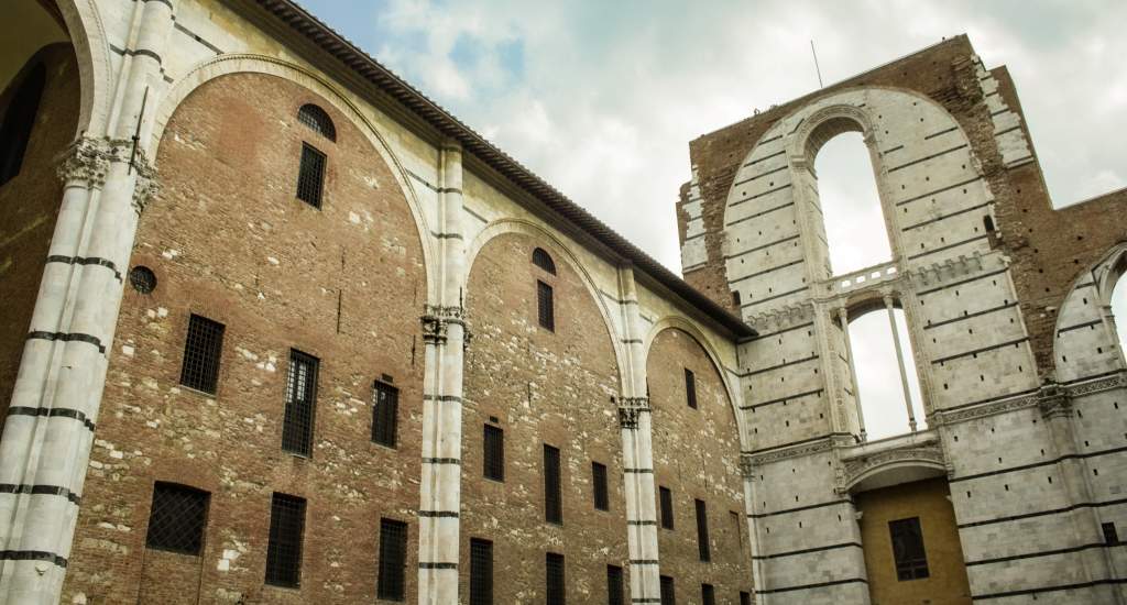 Siena bezienswaardigheden: Panorama del Facciatone | Mooistestedentrips.nl