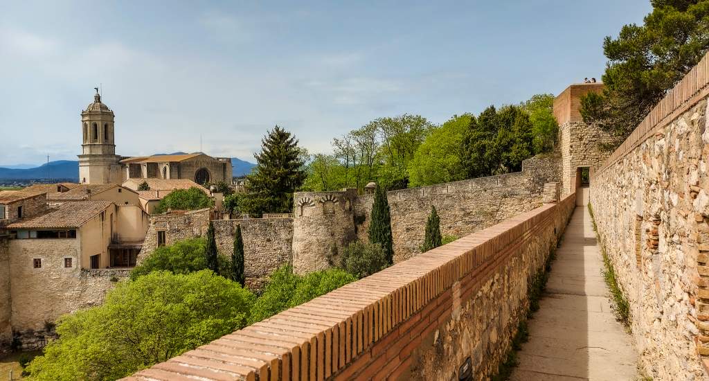Girona bezienswaardigheden, Muralles de Girona | Mooistestedentrips.nl