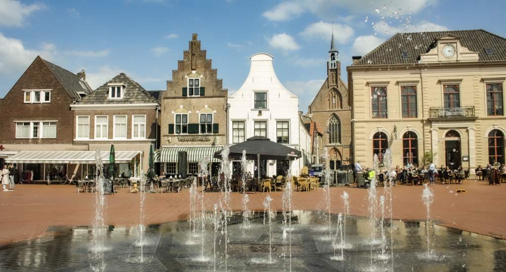Steenwijk bezienswaardigheden, Fontein op de Markt | Mooistestedentrips.nl
