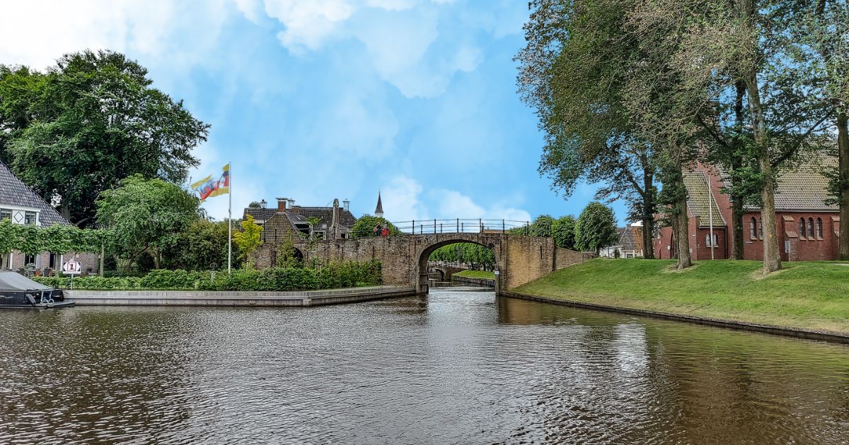 Bezienswaardigheden Sloten: maak een rondvaart in Sloten, Friesland | Mooistestedentrips.nl