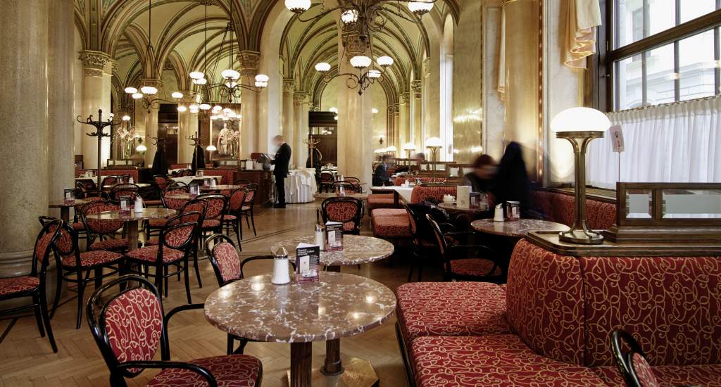 Restaurants Wenen: Café Central (© WienTourismus/Christian Stemper) | Mooistestedentrips.nl