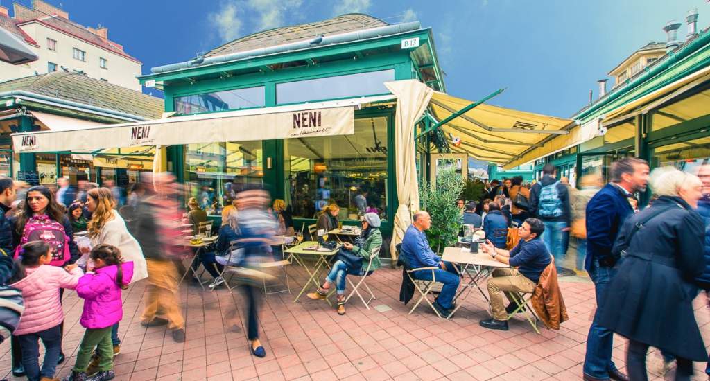 Restaurants Wenen: foto met dank aan Neni an Naschmarkt | Mooistestedentrips.nl