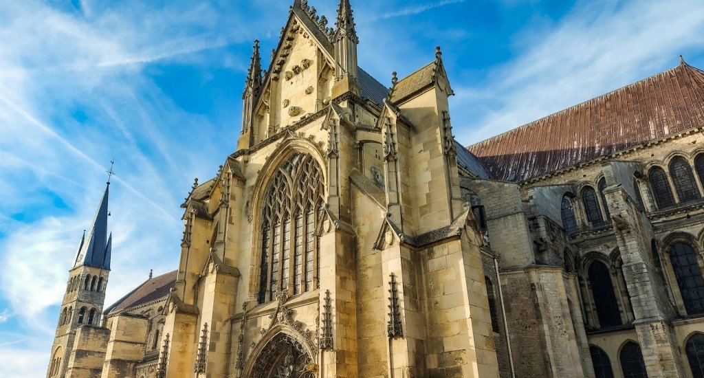 Reims, Frankrijk: Basilique St-Rémi | Mooistestedentrips.nl