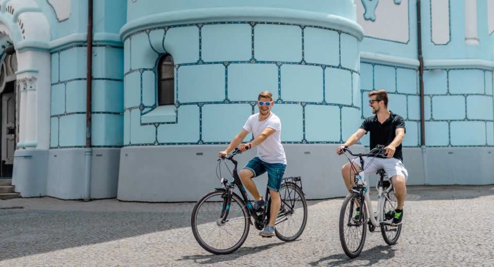 Fietsen in Bratislava, Baja Bikes Bratislava (foto: Stará tržnica) | Mooistestedentrips.nl