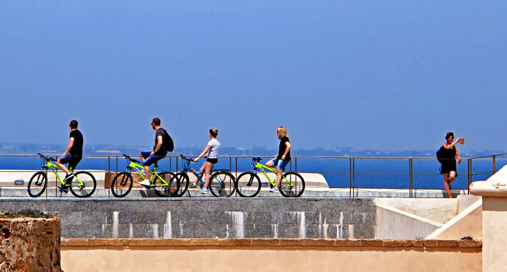 Stedentrip Cadiz, ga fietsen in Cadiz (foto: Baja Bikes) | Mooistestedentrips.nl