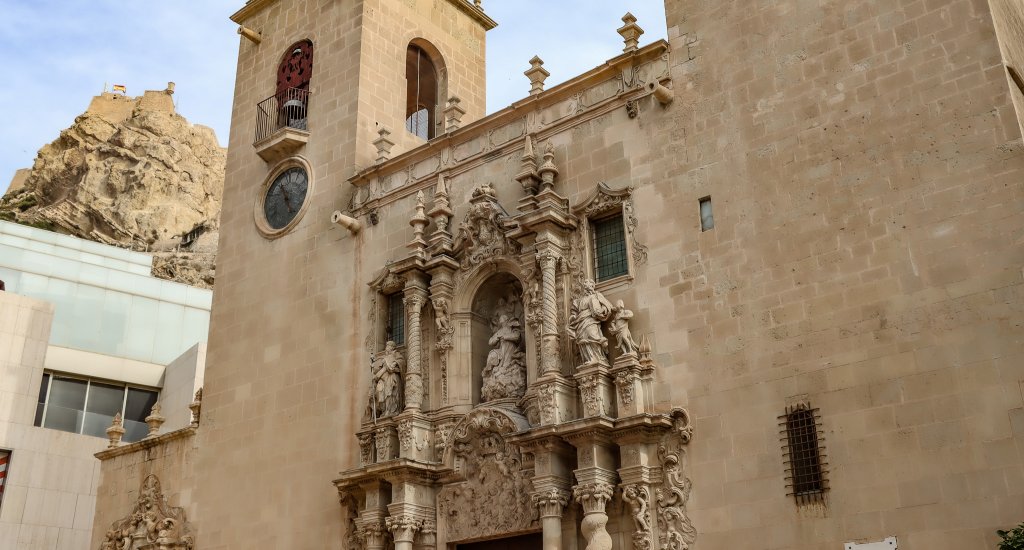 Fietsen in Alicante, Basilica de Santa Maria | Mooistestedentrips.nl
