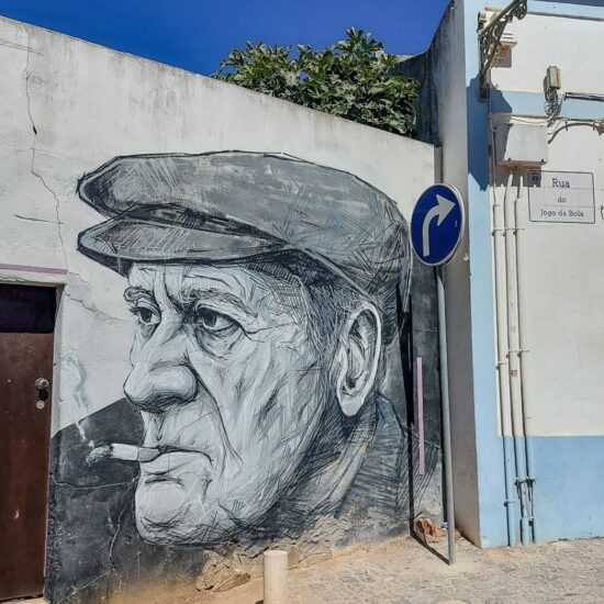 Instagram Mooistestedentrips.nl | Street art Lagos, Portugal
