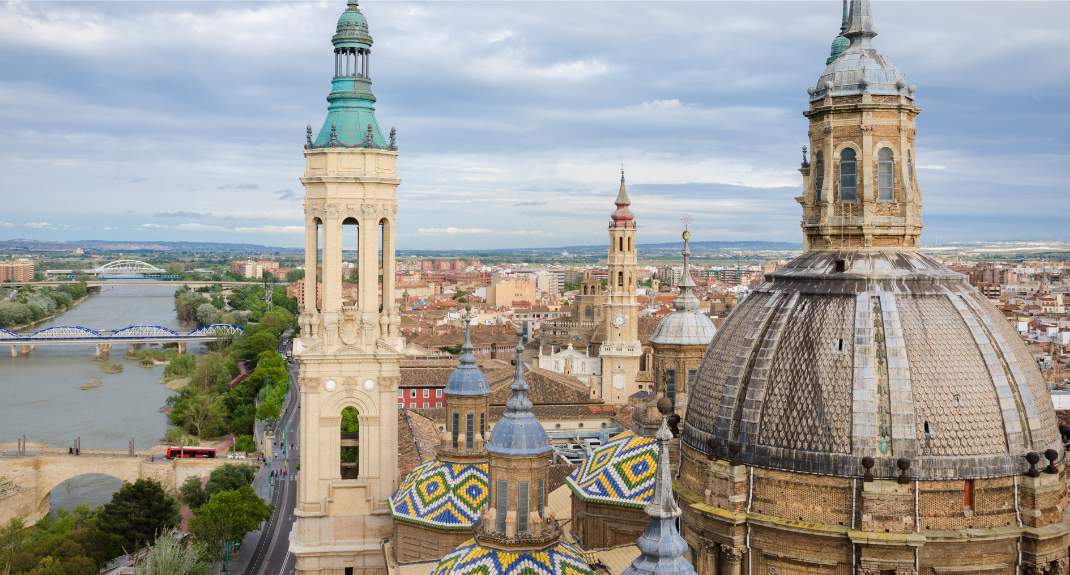 Bezienswaardigheden Zaragoza: Torre de Basilica de Nuestra Señora del Pilar | Mooistestedentrips.nl
