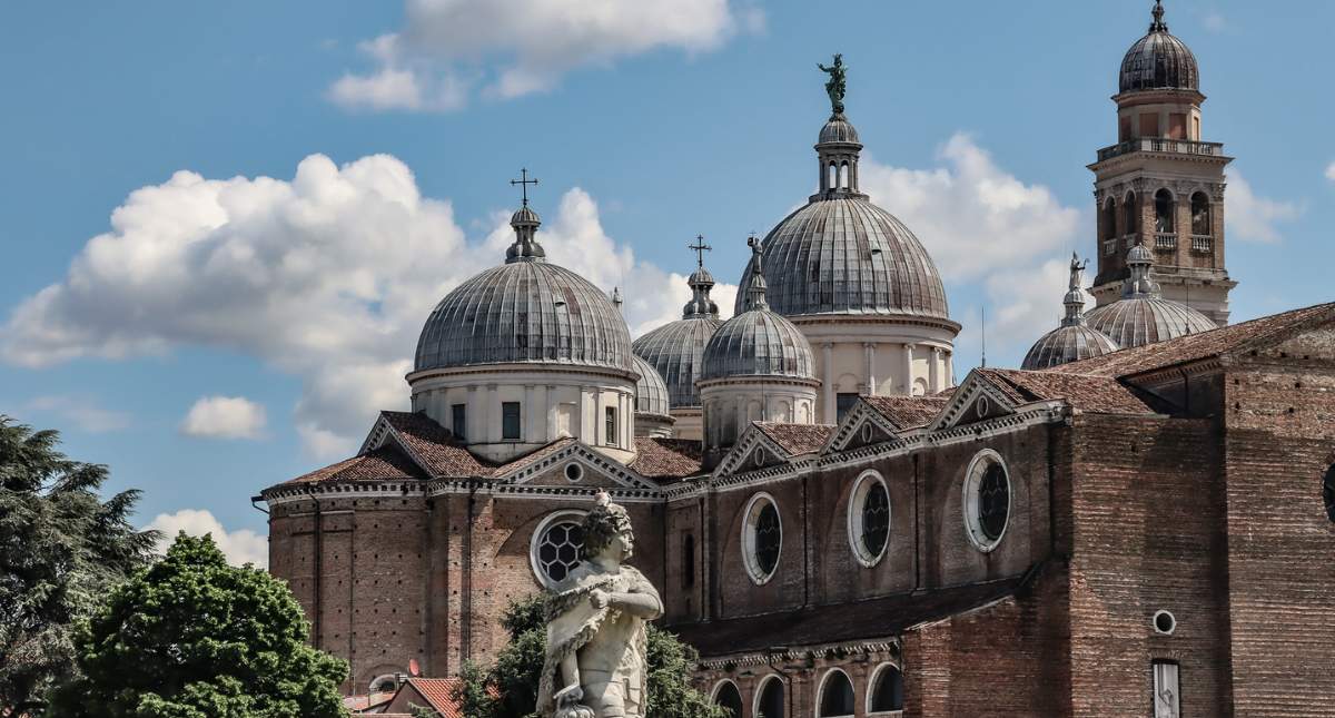 Bezienswaardigheden Padua: Basilica di Santa Giustina | Mooistestedentrips.nl