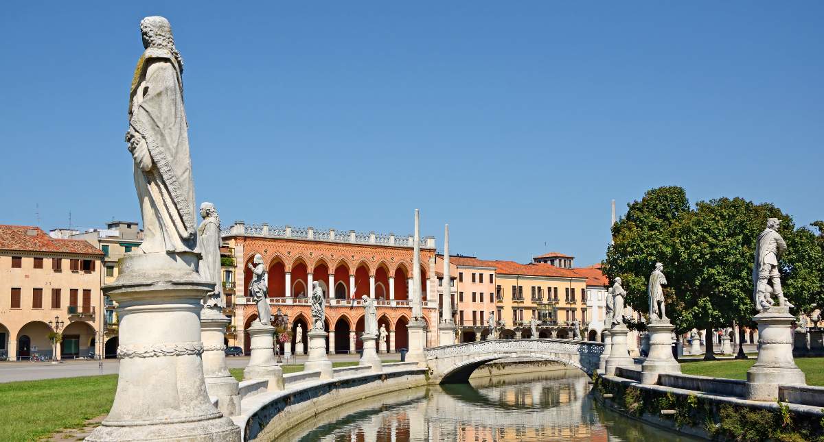 Bezienswaardigheden Padua: Prato della Valle | Mooistestedentrips.nl