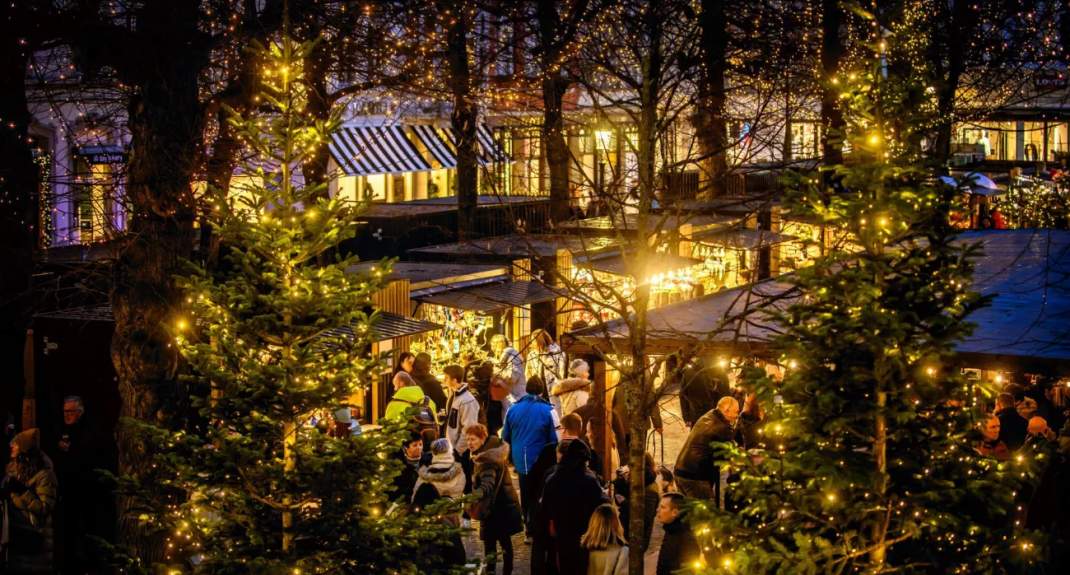 Kerstmarkt Brugge, Simon Stevinplein: (foto met dank aan Visit Brugge/ Jan Darthet