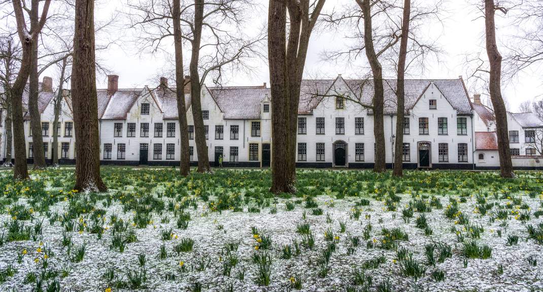 Bezoek het Begijnhof in Brugge | Mooistestedentrips.nl