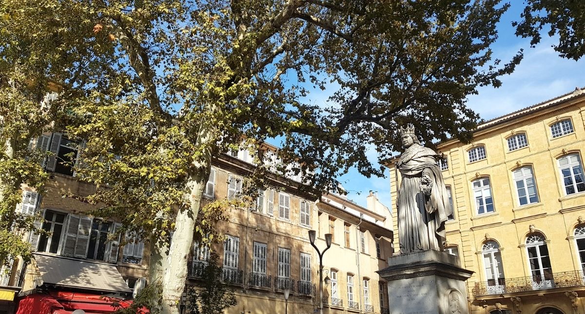 Bezienswaardigheden Aix-en-Provence, Cours Mirabeau (foto: Gianliguori/ Getty Images)